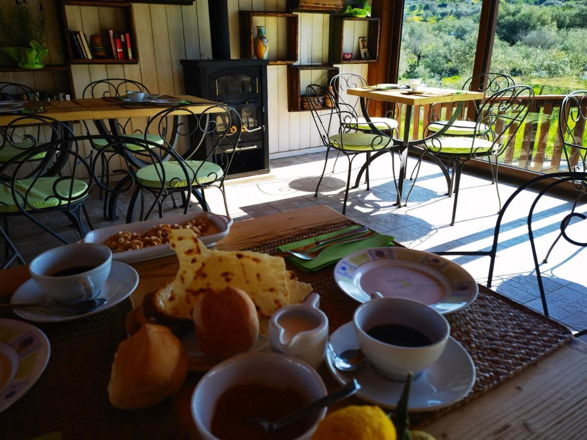 La Corte Degli Ulivi - Albergo Rurale トレズヌラーゲス エクステリア 写真