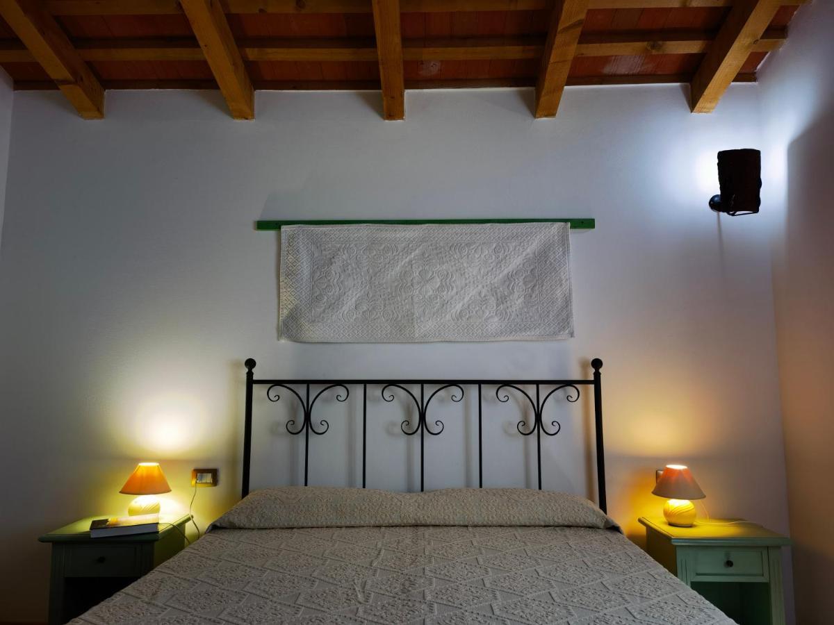La Corte Degli Ulivi - Albergo Rurale トレズヌラーゲス エクステリア 写真