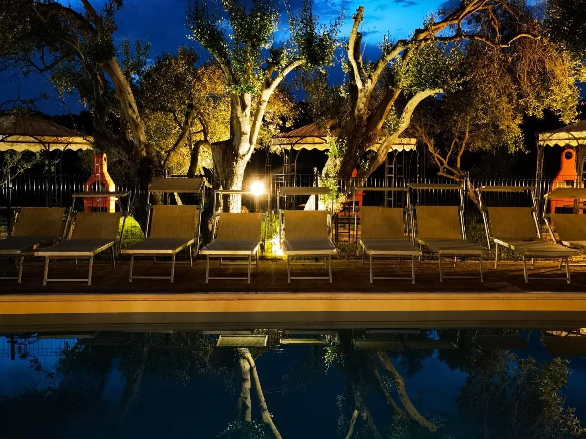 La Corte Degli Ulivi - Albergo Rurale トレズヌラーゲス エクステリア 写真