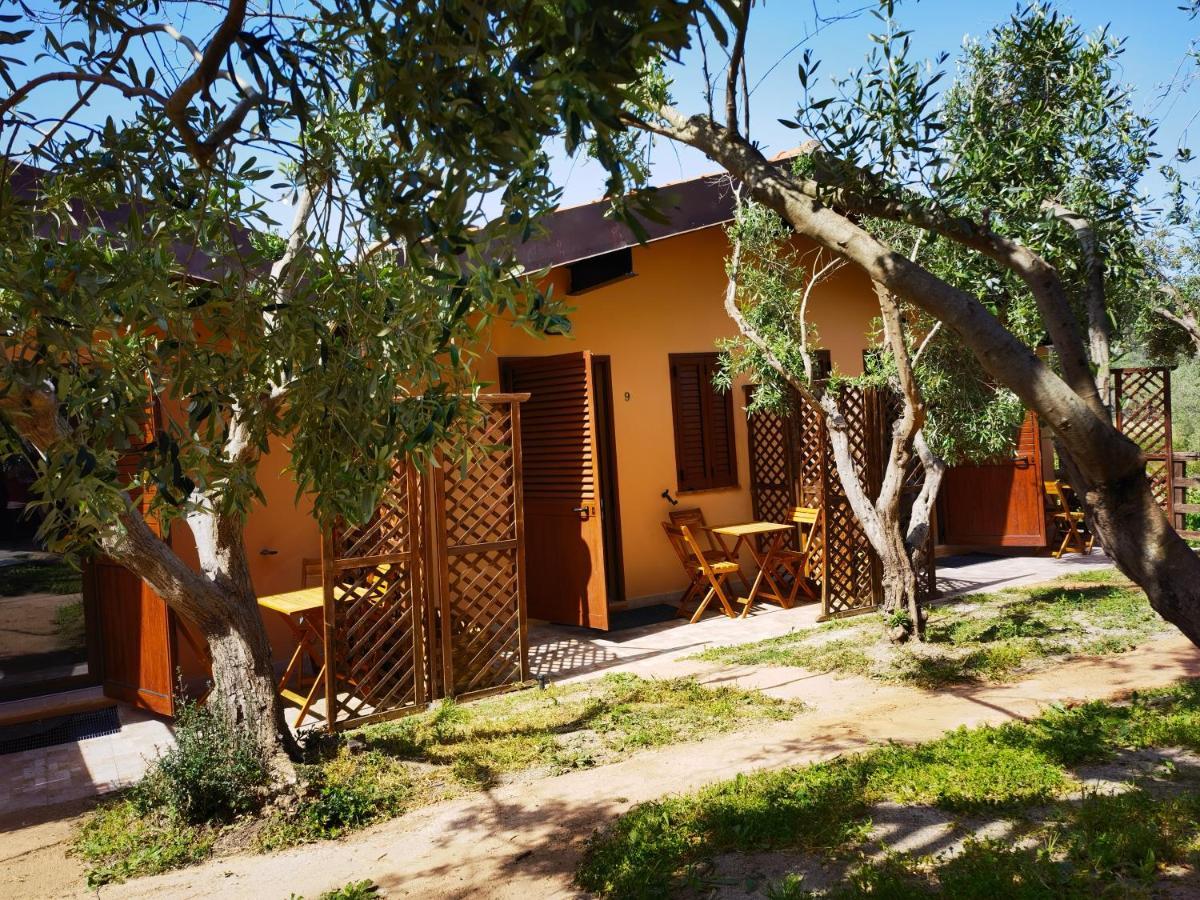 La Corte Degli Ulivi - Albergo Rurale トレズヌラーゲス エクステリア 写真