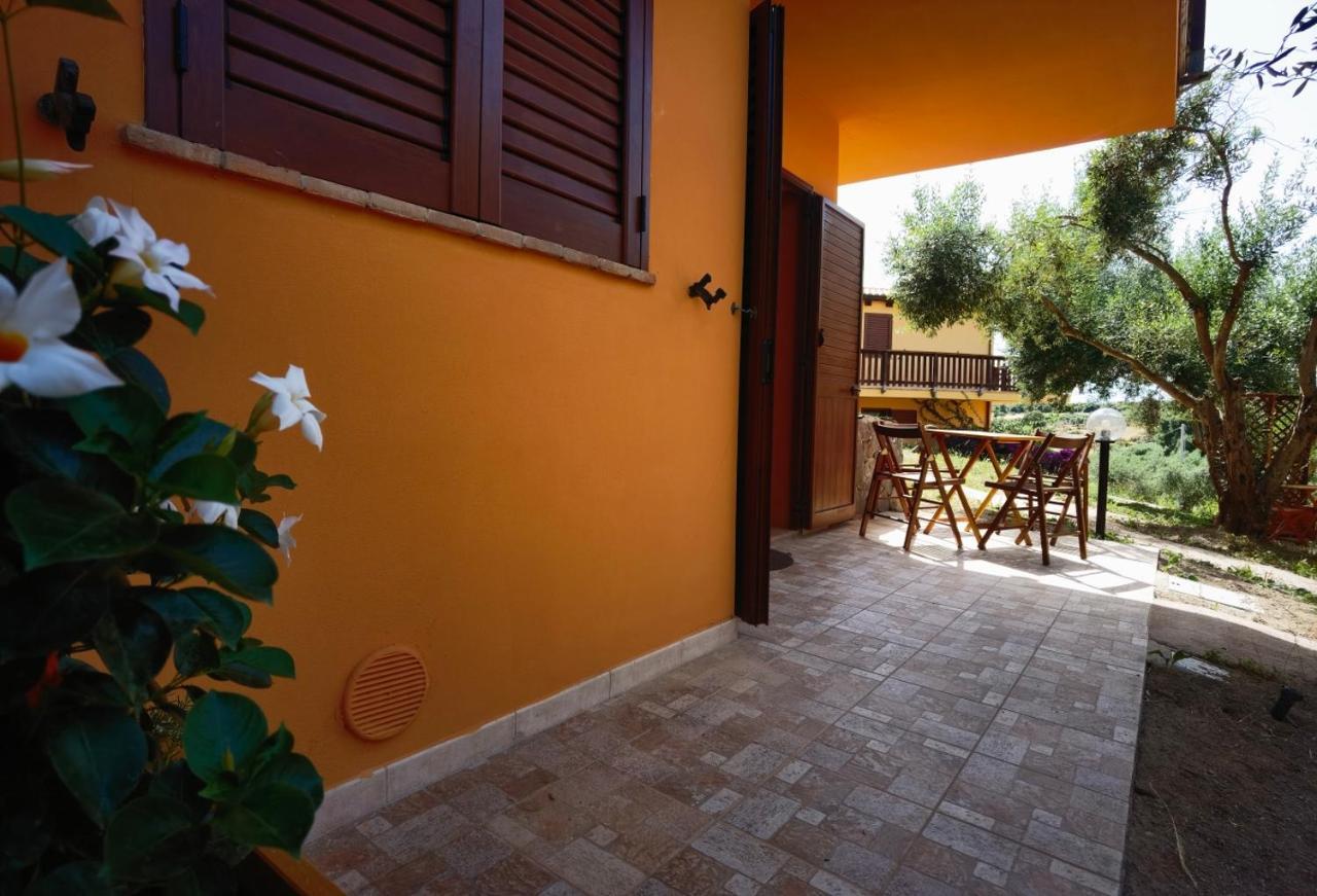 La Corte Degli Ulivi - Albergo Rurale トレズヌラーゲス エクステリア 写真